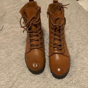 Womens SO Brown Boots: Size 8.5
